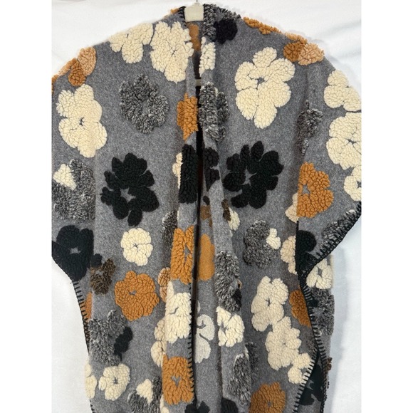 Clara Textured Floral Wrap 3D Retro Style Floral Poncho Arm Holes Boho - Picture 1 of 4